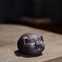 Violetinio smėlio arbatos augintinio papuošalas, arbatos indelis, kurį galima auginti ir žaisti, arbatos meno mini paršelis, laimingas Xiaofu paršelis, arbatos