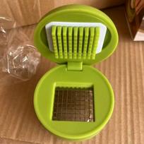 Compact Press-Type Garlic Chopper: Manual ABS Mini Masher & Paste Maker Green (Garlic Presser)