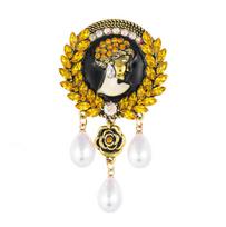 Weiman Parisian Style Beauty Flower Pearl Brooches Luxury Women Rhinestone Crystal Gold Plated Customize Designer Brooch Pins XD826044 auksas