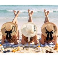 Personalized Straw Beach Hat Bridesmaid Floppy for Bachelorette Party Honeymoon Seaside Bridal Shower Fashion Gift Accessories beveik baltos spalvos