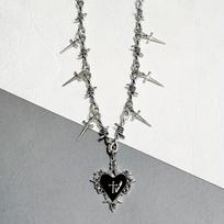 Dark Sweater Chain New Fashion Trend Halloween Spicy Girl Style Love Sword Thorn Necklace Harajuku Hip-hop Street 17.72 inches juoda