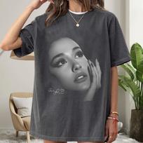 Ariana Grande Vintage Portrait T-Shirt – Retro Ariana Grande Fan Shirt, Aesthetic Pop Singer Graphic Tee, Comfort Colors 1717 Shirt 4XL