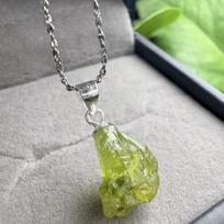 Natural Peridot Raw Stone Pendant Rough Green Crystal Healing Gemstone Jewelry S925 Silver Chain for August Birthstone Gift Standard