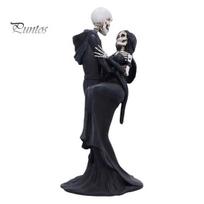 Spooky Table Centerpiece Gothic Hugging Lover Skeleton Resin Statue, Mysterious Lovers Robe Couple Figurine for Day of The Dead Halloween Tabletop 1pc