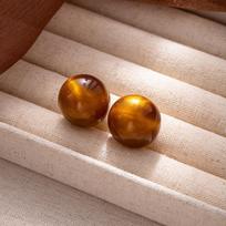Retro Hong Kong Style Smudged Cat'S Eye Round Ball Stud Earrings Female Maillard Style High-End Earrings Fashion Design Temperament Earrings