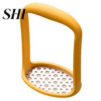 Food Masher Potato Easy to Clean Uniform Mesh Stainless Steel Crusher Fruit Vegetable Manual Mashing Machine Kitchen Gadget for Restaurant Carrot geltona