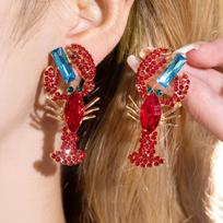 A Pair of Summer Beach Lobster Rhinestone Earrings, Perfect for Women's Hawaiian Vacation Parties. Ideal for Holiday Celebrations and Gift-giving One-size raudona