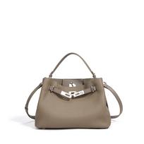 The first layer of cowhide light luxury leisure large-capacity women's messenger bag women's leather high-end shoulder handbag bottom length 29 width 11 height 20CM