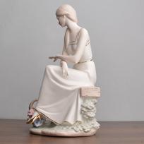 Keramikos mergaitės figūrėlės šuns statula Elegantiška rankomis dažyta ornamento meno skulptūra vakarėlio reikmenims white