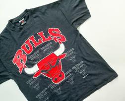 Vintage 90's NBA Chicago Bulls T-Shirt size L (W 22.5 x L 30) S