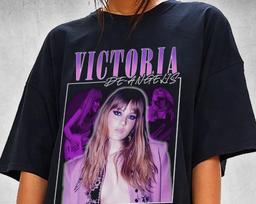 Victoria De Angelis T-Shirt retro Maneskin movie shirt, Retro Eurovision, Damiano, zitti e buoni movie sweaT-Shirt, Gossip crewneck, T-Shirts L