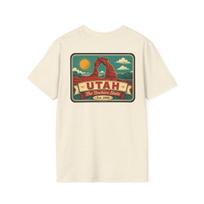 Utah Retro Travel Badge T-Shirt | Vintage Mid-Century Red Rock Arch Tee | UT Beehive State Souvenir Road Trip Gift S