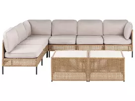Sodo kampinė sofa su staliuku 6 asmenims OMEGANA šviesiai smėlio spalvos iš technoratano, modulinė