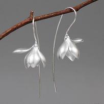 s925 sterlinginio sidabro auskarai Elegantiški magnolijos žiedų lašiniai auskarai Natūralūs sidabras