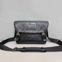 [Pre-Owned] Voyager Series Classic Monogram Coated Canvas Messenger Bag - Very Good #GWDDKD ONE SIZE