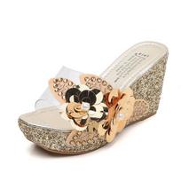 Fashion Slope Heel Cool Slippers 2024 Summer Water Diamond Sequin Decoration Flower Transparent Thick Sole Straight Drag Women's Shoes 35 auksas