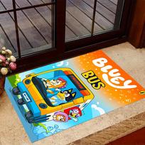 Bluey autobuso nuotykio tematikos neslystantys kilimėliai - Poliesterio namų dekoras, tinkami miegamiesiems, svetainėms, prieškambariams, studijoms ir dekoravimui 40cmx60cm