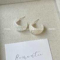 Hong Kong Style Amber Hoop Earrings: 2026 New Retro Studs for Square and Round Faces - Perfect for Autumn and Winter