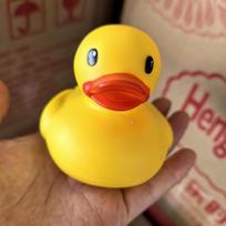 1pcs 8cm Original tall superior quality Rubber Duck Assorted Duck Bath Playthings Children Shower Toy Gifts Infant Birth Date Celebration Gifts oranžinė