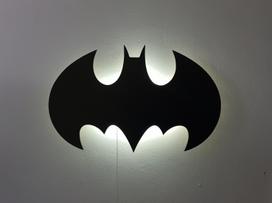 Baterijomis maitinamas LED naktinis šviestuvas Batman