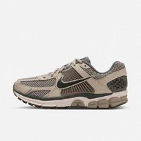 Nike Zoom Vomero 5 Men's Athletic Casual Shoes 44.5