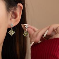 925 Sterling Silver Olive Green Four-Leaf Clover Pearl Earrings - Wizard of Oz Autumn/Winter Design