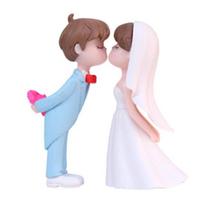 1 Pair Miniature Wedding Cake Toppers Mini Bride Groom Figurine Romantic Kissing Couple Resin Statue for Anniversaries Engagement Party Bridal Shower B
