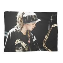 Tokio Hotel Tom Kaulitz Antklodė Minkšta Šilta Flanelinė Mesti Antklodė Patalynė Lovai Svetainei Iškylai Kelionei Namams Sofai Size: 75*100cm, Weight: 230 GSM gray