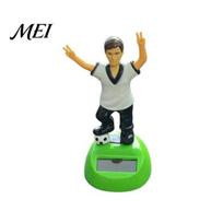 Fan Atmosphere Car Decor Solar Soccer Swinging Toy for Dashboard, Nodding Football Bobblehead, Automatic Dancing Decoration Auto Shake Vehicle Office balta