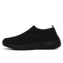 Moteriški neslystantys didelio dydžio kvėpuojantys lengvi sportbačiai „Flyknit“ 35 juoda