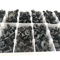 320 vnt. Plastikiniai automobiliniai kniedės-fiksatoriai, tvirtinimo detalės, apdailos spaustukai, atsuktuvas, 12 tipų
