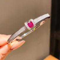 Geometric Zircon Round Fashion Bracelet With Silver Finish For Casual Wear And Gift StyleA