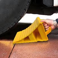 RV Wheel Stops for Safe Parking Portable Anti-Slip Tire Brakes Ideal for Camping Use geltona