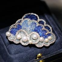 Celebrity birthday jewelry Seiko haute couture cloud brooch dinner dress pearl corsage