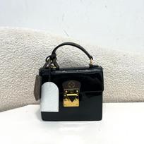 [Pre-Owned] Spring Street Logo Embossed Metal Lock Leather Handbag Crossbody Shoulder Bag - Very Good #Z7WO9T ONE SIZE