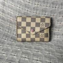 [Pre-Owned] Louis Vuitton Victorine Wallet 'White Damier Azur Canvas' - Good #1FE0NXZ ONE SIZE