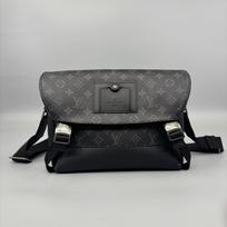 [Pre-Owned] Voyager Series Classic Monogram Coated Canvas Messenger Bag - Excellent #3HOZI8 ONE SIZE