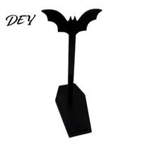 Gothic Bat Paper Towel Holder Bat-shaped Holder, Matte Black Metal Creative Halloween Party Supplies Vertical Tissue Stand, for Kitchen And juoda
