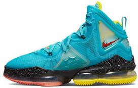 Nike LeBron 19 Christmas DC9338-400 43