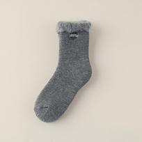 Rudeninės žieminės sutirštintos vilnos pamušalu kojinės moterims su šukuota vilna ir siuvinėtu širdelės dizainu. Vidutinio ilgio kojinės namams ir šilumai. 5 Pairs