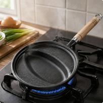 Cast Iron Omelette Pan Uncoated Frying Dark Surface Kitchenware for Stovetop