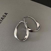 Silver Geometric Twisted Hoop Earrings for Women Mobius Strip Compact Earring Femininity Ear Euckle Jewelry Accessorie