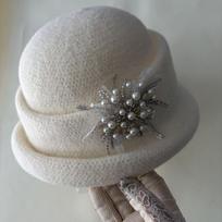 Elegant Pearl Wool Beret with Floral Accents - A Sweet Gentle and Luxurious Hat for Women 54-59cm adjustable