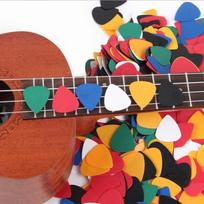 100 vnt Abs Akustinė Ukulele bosinė elektrinė gitara Spaustuvai Plektrumai Priedai