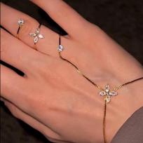 1-piece fringe bracelet-ring combo: a lightweight, luxurious ring-bracelet hybrid for hand adornment, featuring a niche.