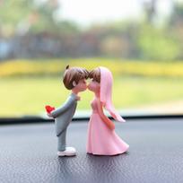 Wedding Dress Cartoon Couples Model Toys Kiss Balloon Kiss Balloon Action Figure  Center Console style 2