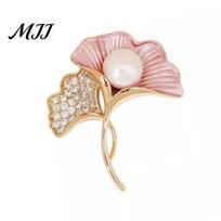 Versatile Lapel Pin Ginkgo Leaf Brooch Elegant Faux Pearl Rhinestone for Women Coats Shirts Scarves Shawls Bags Costume Jewelry rožinė