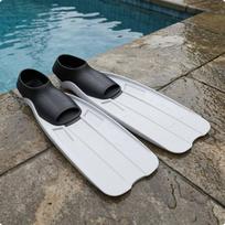Long Blades Fins Smooth Molded Finish Foot Chamber Raised Panel Details Snorkeling Fin for