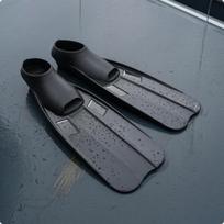 Long Blades Fins Smooth Molded Finish Foot Chamber Raised Panel Details Snorkeling Fin for