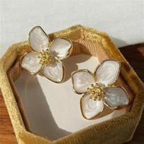 Gold Metal Flower Shape Green Epoxy Earrings Stud For Women Milky Enamel Girl Cute Post Earrings Ins Fashion Jewelry